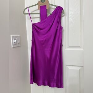 ✨ Banana Republic One-Shoulder 100% Silk Dress